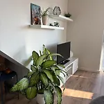 Zentrales, Modernes Mit Balkon, Kueche & Garage Apartment *