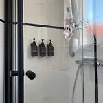 Zentrales, Modernes Mit Balkon, Kueche & Garage