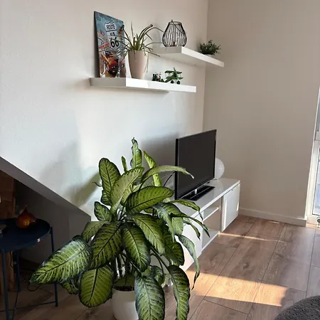 Zentrales, Modernes Mit Balkon, Kueche & Garage Daire *