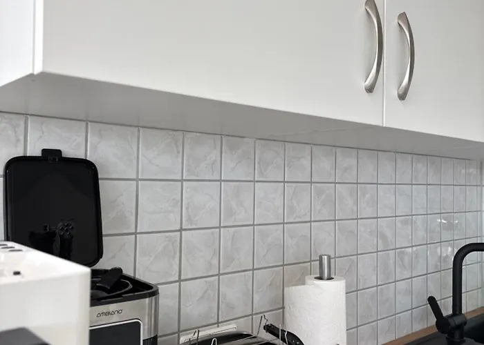 Zentrales, Modernes Mit Balkon, Kueche & Garage