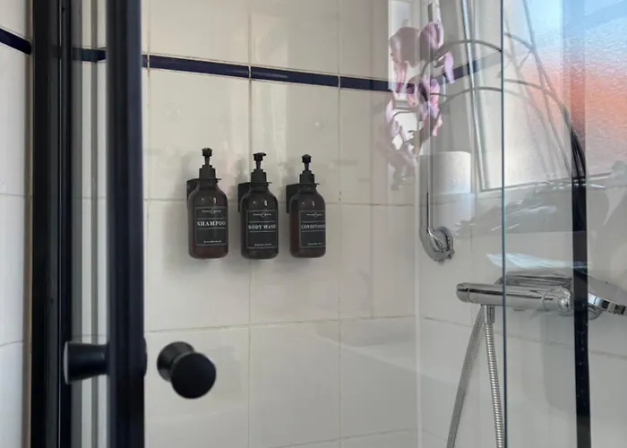 Zentrales, Modernes Mit Balkon, Kueche & Garage