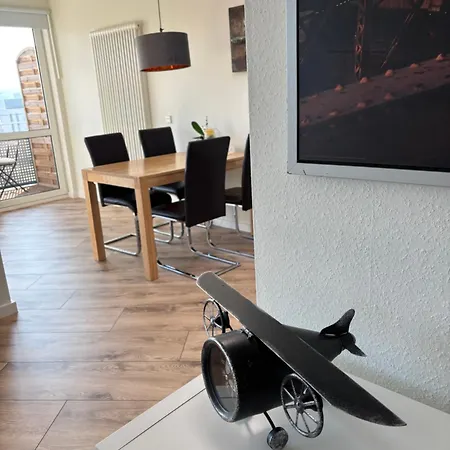 Zentrales, Modernes Mit Balkon, Küche&garage Apartment Dresden