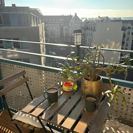 Lejlighed Zentrales, Modernes Mit Balkon, Kueche & Garage