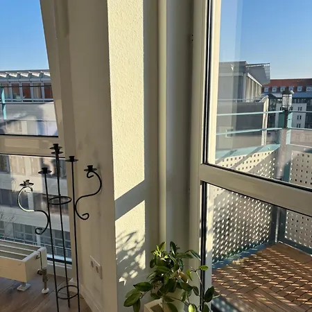 Apartment Zentrales, Modernes Mit Balkon, Kueche & Garage *