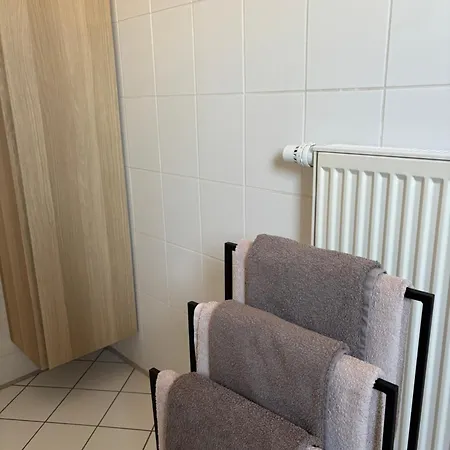 Lejlighed Zentrales, Modernes Mit Balkon, Kueche & Garage